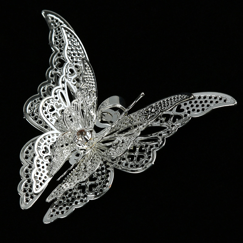 Silver pointed spike labret stud material detail