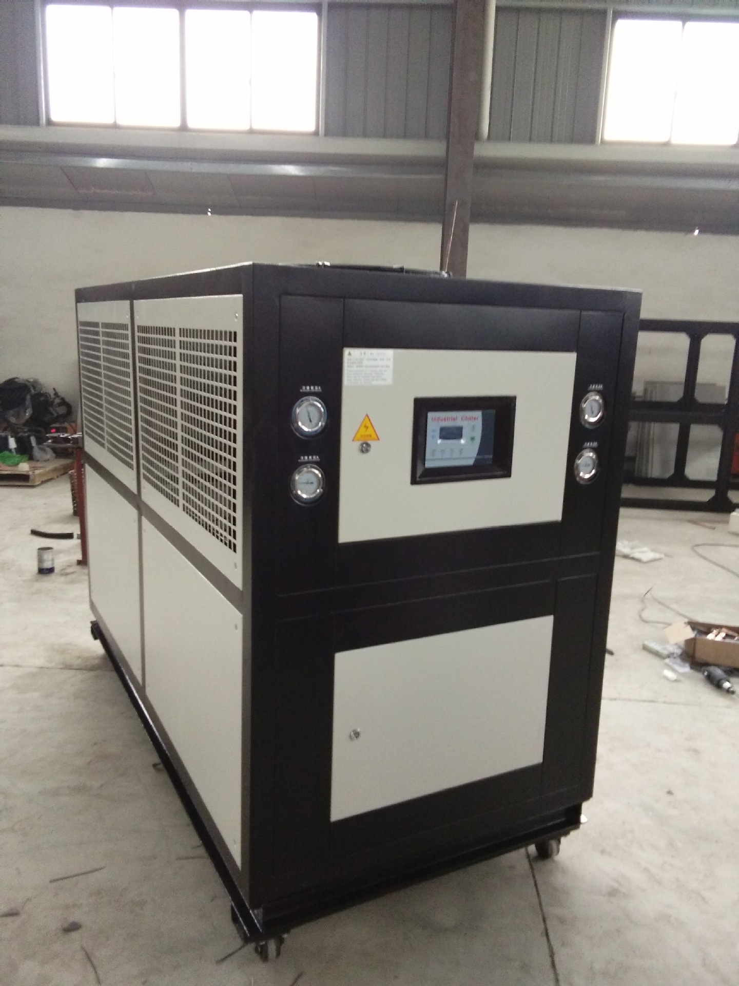 低温冷水机在生产过程中降温快提高生产效率请用低温冷水机