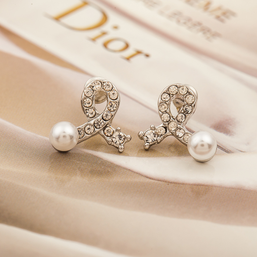 Commerce Extérieur Vente Chaude Arc Stud Boucles D'oreilles Argent Plaqué Perle Cristal Boucles D'oreilles Simple En Forme De Coeur Clous D'oreille En Gros display picture 6