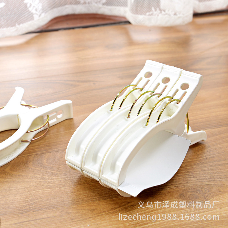 3358622780_855228106