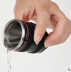 A creative water cup, a glass of white wine, a mini lens cup, 58g
