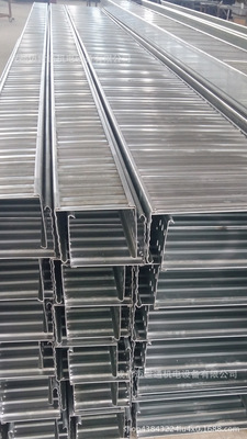 四川橋架廠家加強型橋架200*100鍍鋅橋架配件蓋板7字扣安裝支架