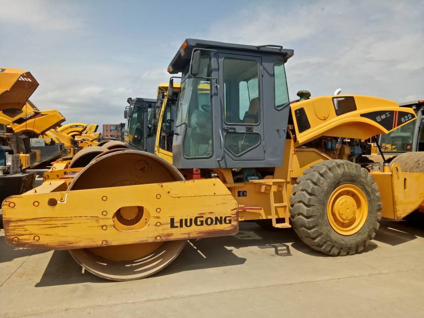 供应柳工22吨震动压路机