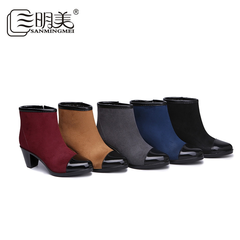 Insulated non-slip shoe covers with zipper heels