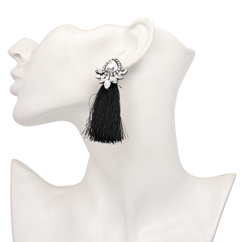 Nouveau Style Strass Longues Boucles D&#39;oreilles Gland Boucles D&#39;oreilles De Mode En Gros display picture 4