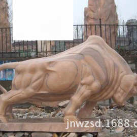 石刻站牛图片 山东石雕开荒牛制作 公园景观犀牛石质价格