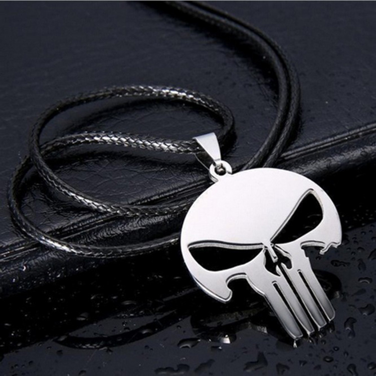 Collana da uomo in acciaio inossidabile di vendita calda con ciondolo a forma di teschio con personalità da supereroe e punizione_voghion.com