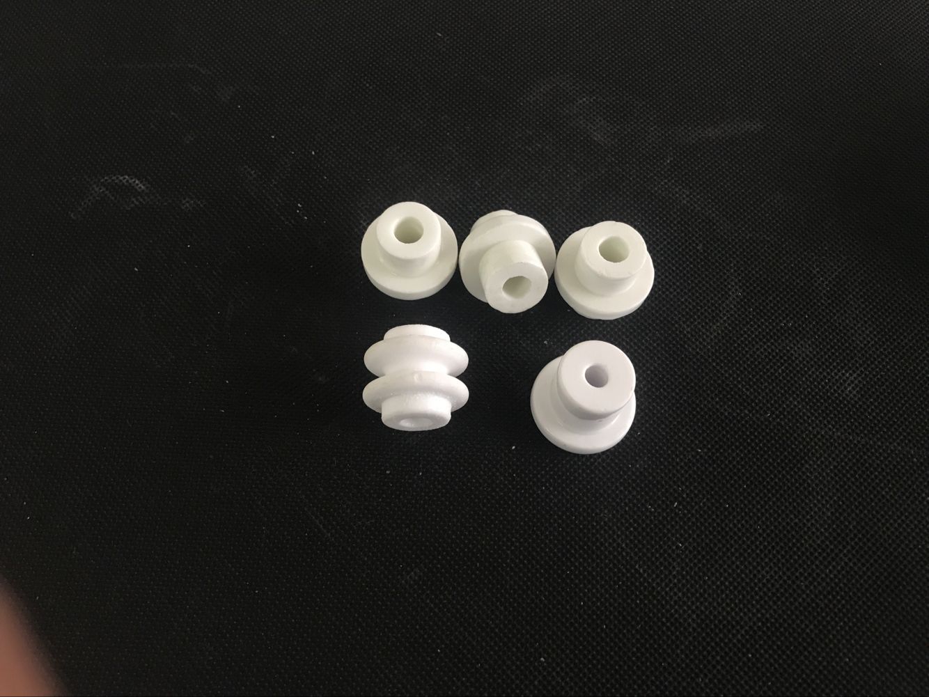 电热电器纺织陶瓷异型氧化锆陶瓷件精密高频氧化铝电子陶瓷结构件