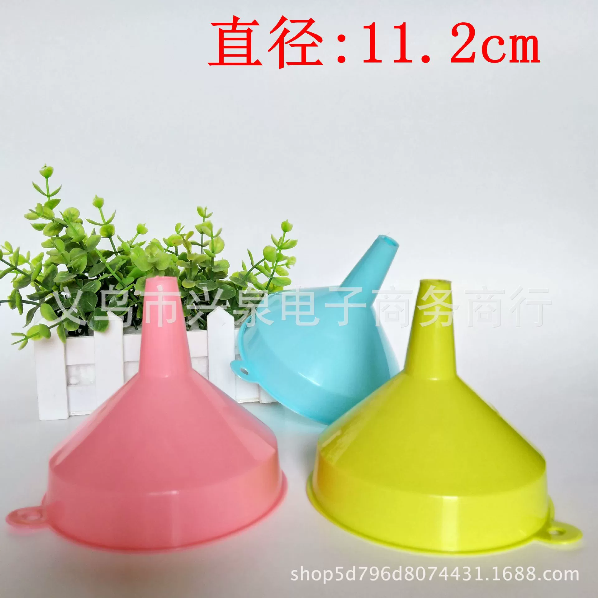 Красочная воронка конфет, утечка масла, маленькая воронка, кухонные принадлежности, один юань, два юаня, небольшой магазин отдел.