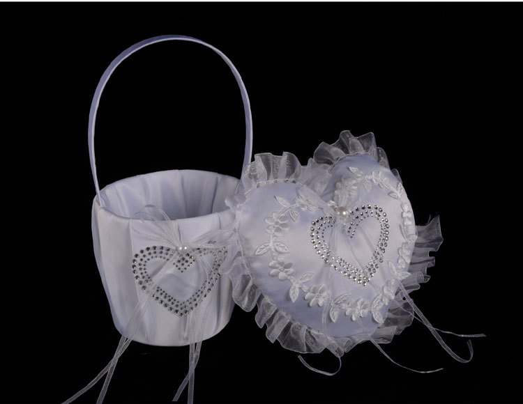 Wedding product manufacturer directly supplies Western-style wedding supplies set, wedding three-piece set, ring pillow, feather sign-in pen, sign-in book wholesale detail image 10