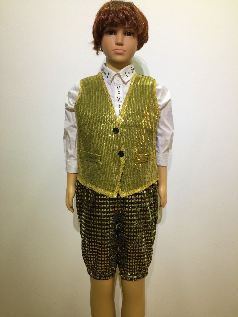 1 de Junio día de Año Nuevo etapa rendimiento traje grupo cantando niños y niñas lentejuelas chaleco