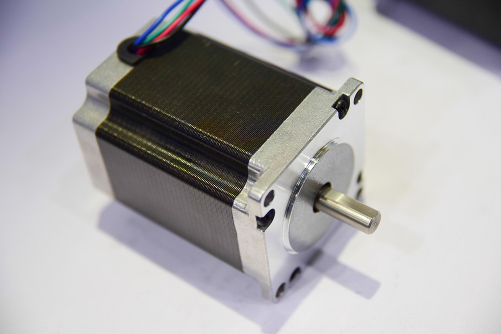 57混合式步进电机3N.m大扭矩步进马达两相1.8°闭环马达