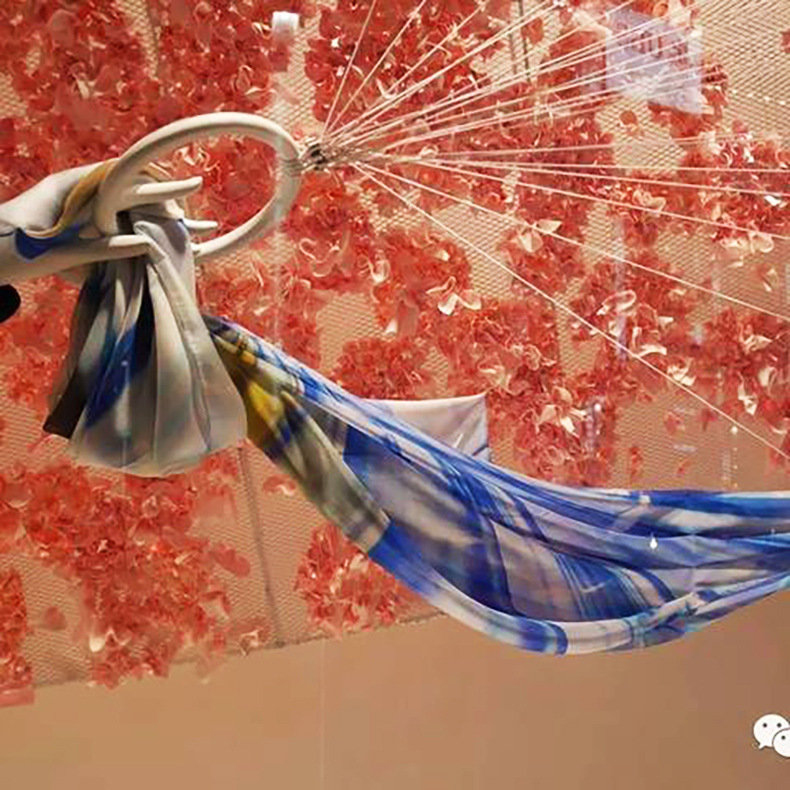 ��������ϲ�����װ�η�װ����Ʒ�ڼ��̳��Ӿ�����ʥ����Ʒ