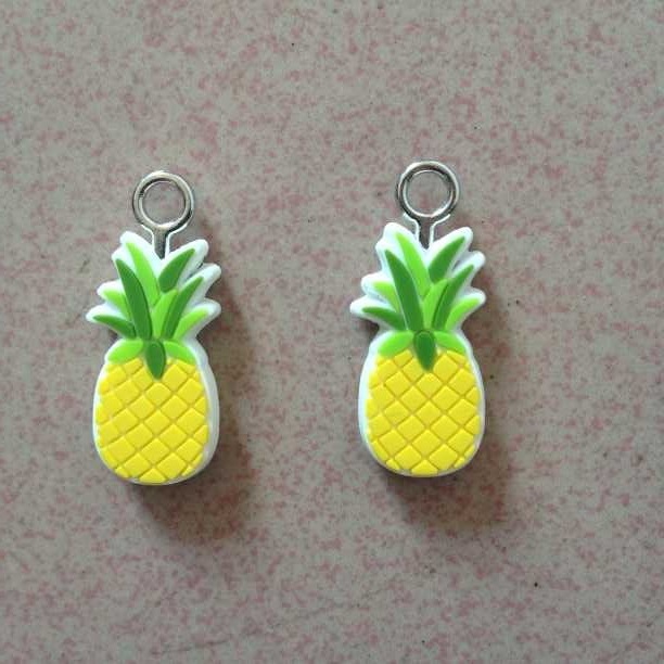 供各品牌手袋滴胶软胶PVC硅胶拉牌卡通拉头带绳子拉尾