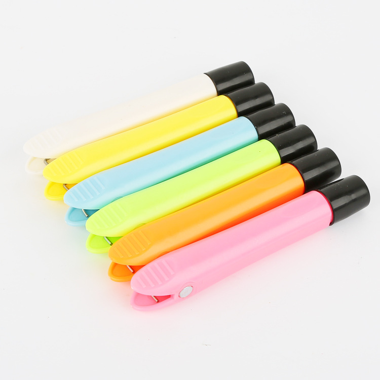 Manufactor wholesale teaching Water solubility Chalk sets With magnetic Sure blackboard Clip Cap of a pen