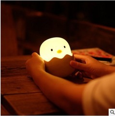 Creative Eggshell Chicken Emotional Night Light, Upside-Down Silicone Chicken Lamp for Nighttime Feeding, Crib Light Gift