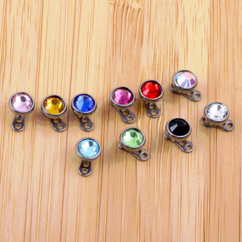 16G labret stud size and finish detail
