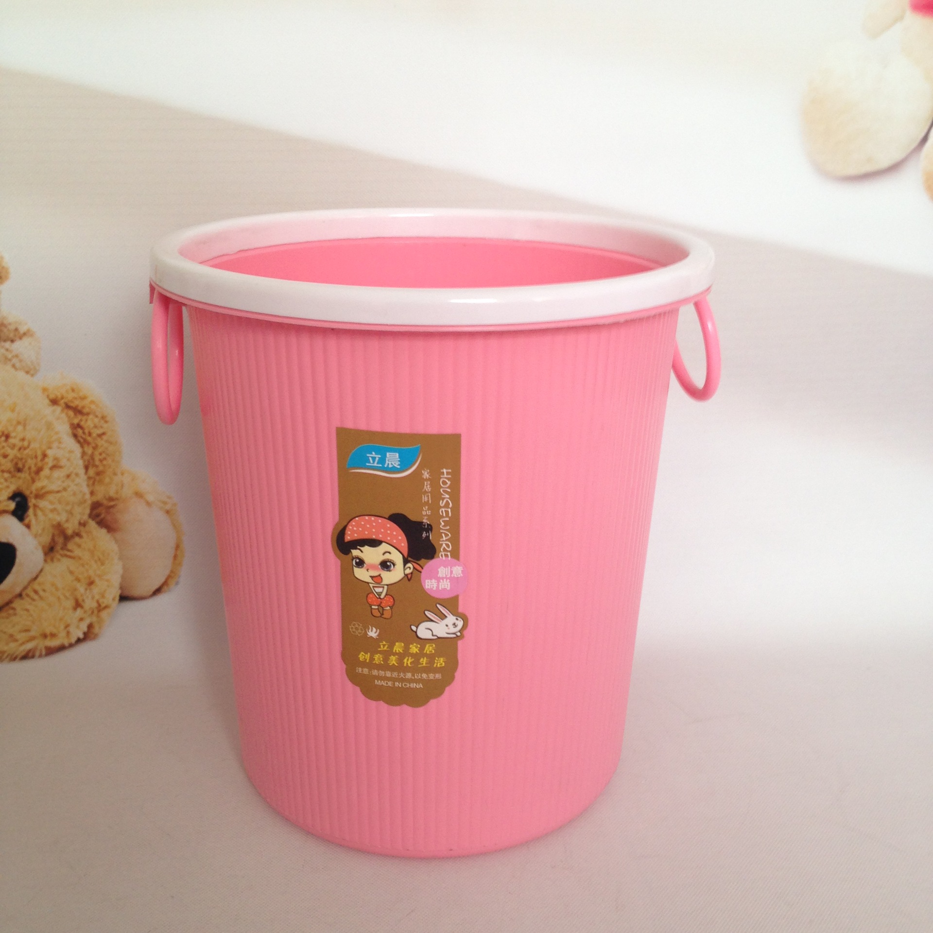 Plastic garbage can for home use