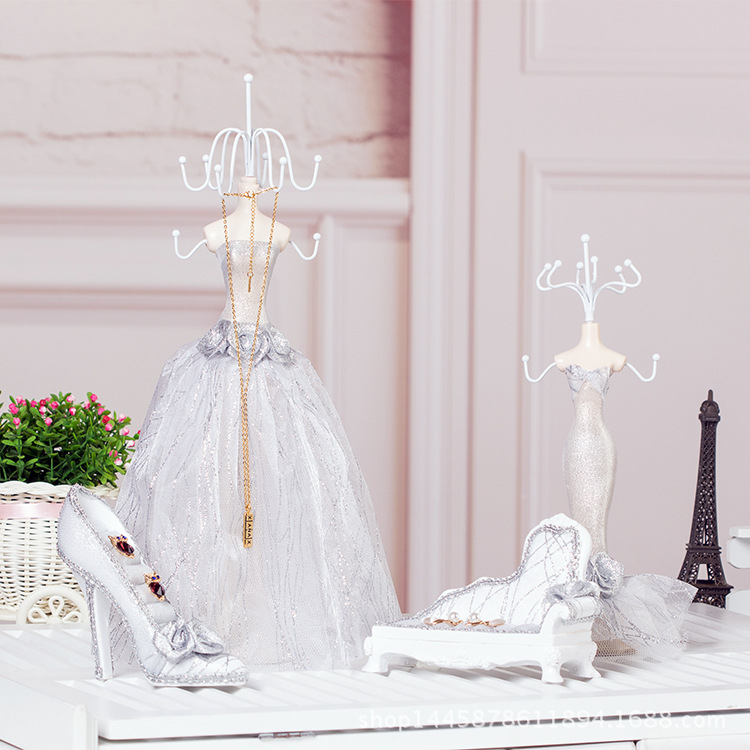 European Style Creative Resin Humanoid Jewelry Rack Iron Jewelry Rack Home Decoration Ornaments Necklace Model Display Rack