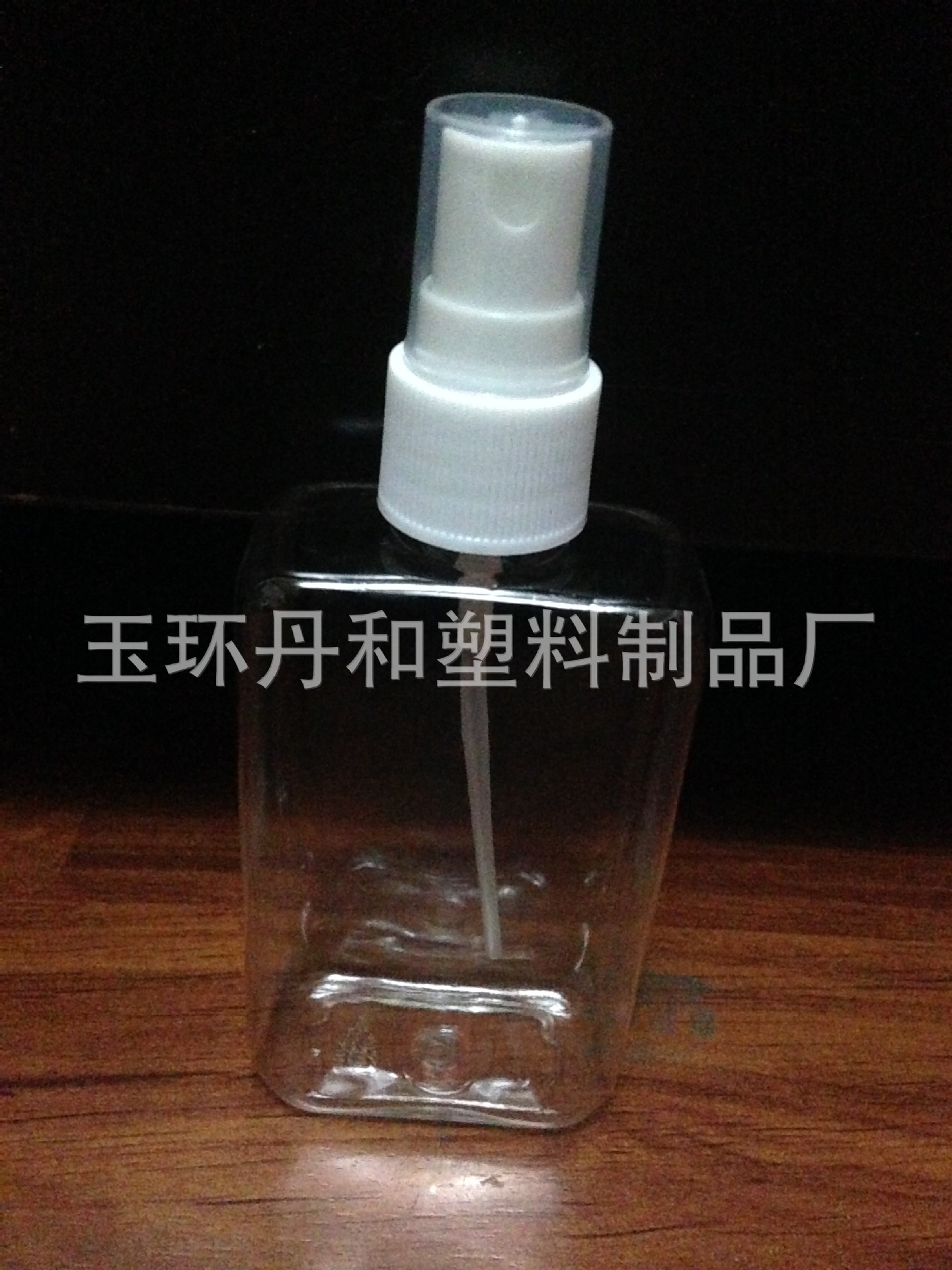 供100ml pet方扁形20mm口径喷雾瓶保湿补水缩收毛孔屏幕清洁瓶