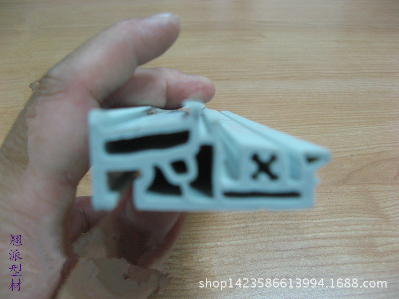 专业生产厂家生产各种形状不同颜色PVC挤出型材-PVC门槛条