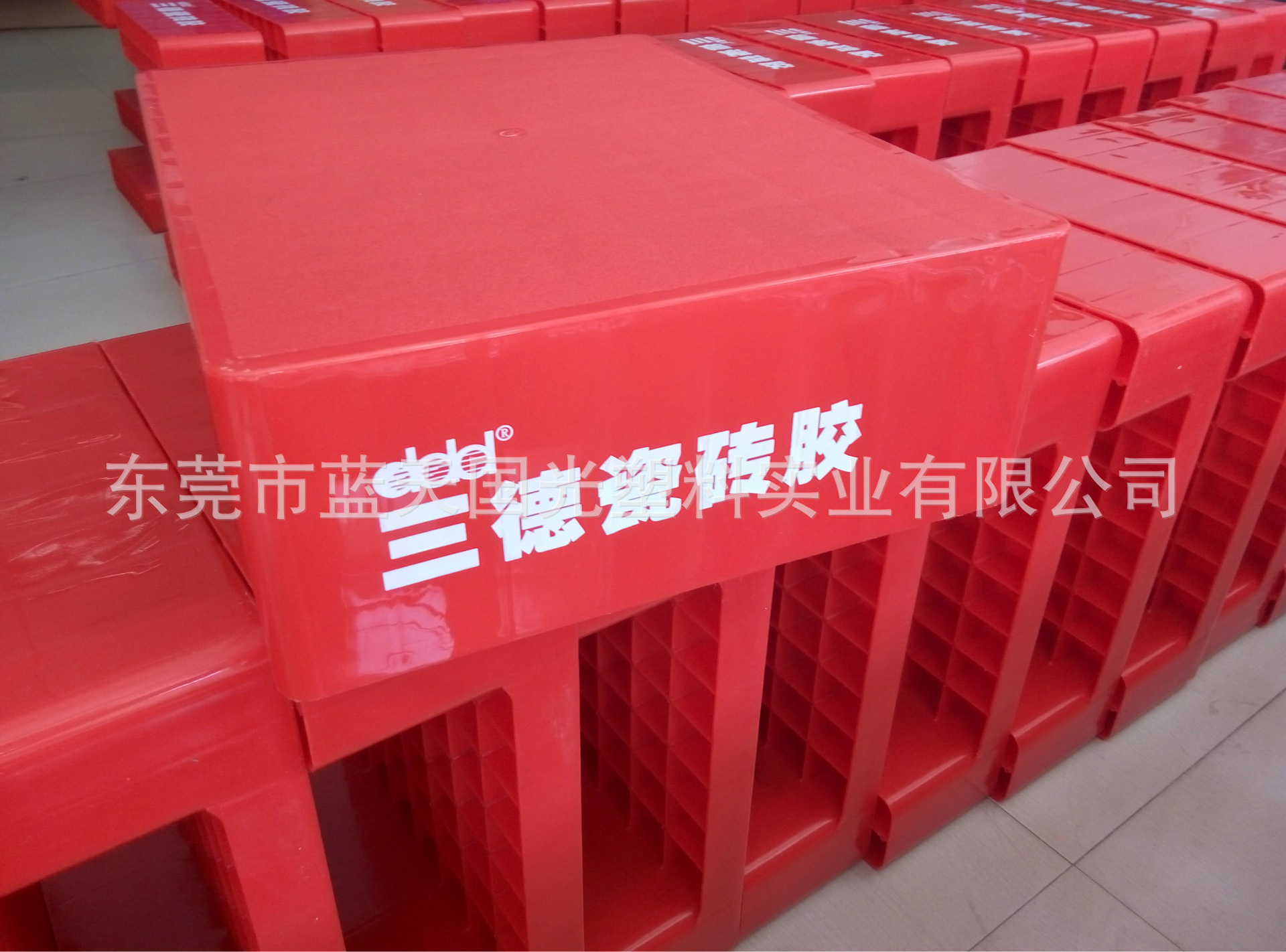 【蓝天】供应全新料瓷砖托盘 免费印刷LOGO塑料小地板