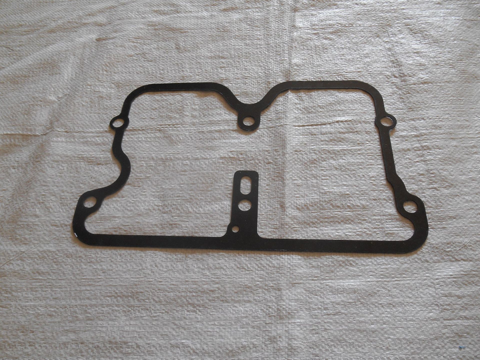 原厂配件直供：康明斯NT855-C280发动机：摇臂式下垫3017750