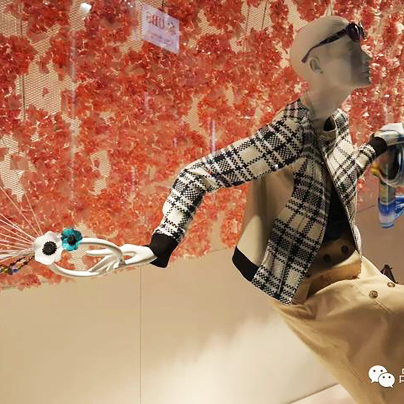 ��������ϲ�����װ�η�װ����Ʒ�ڼ��̳��Ӿ�����ʥ����Ʒ