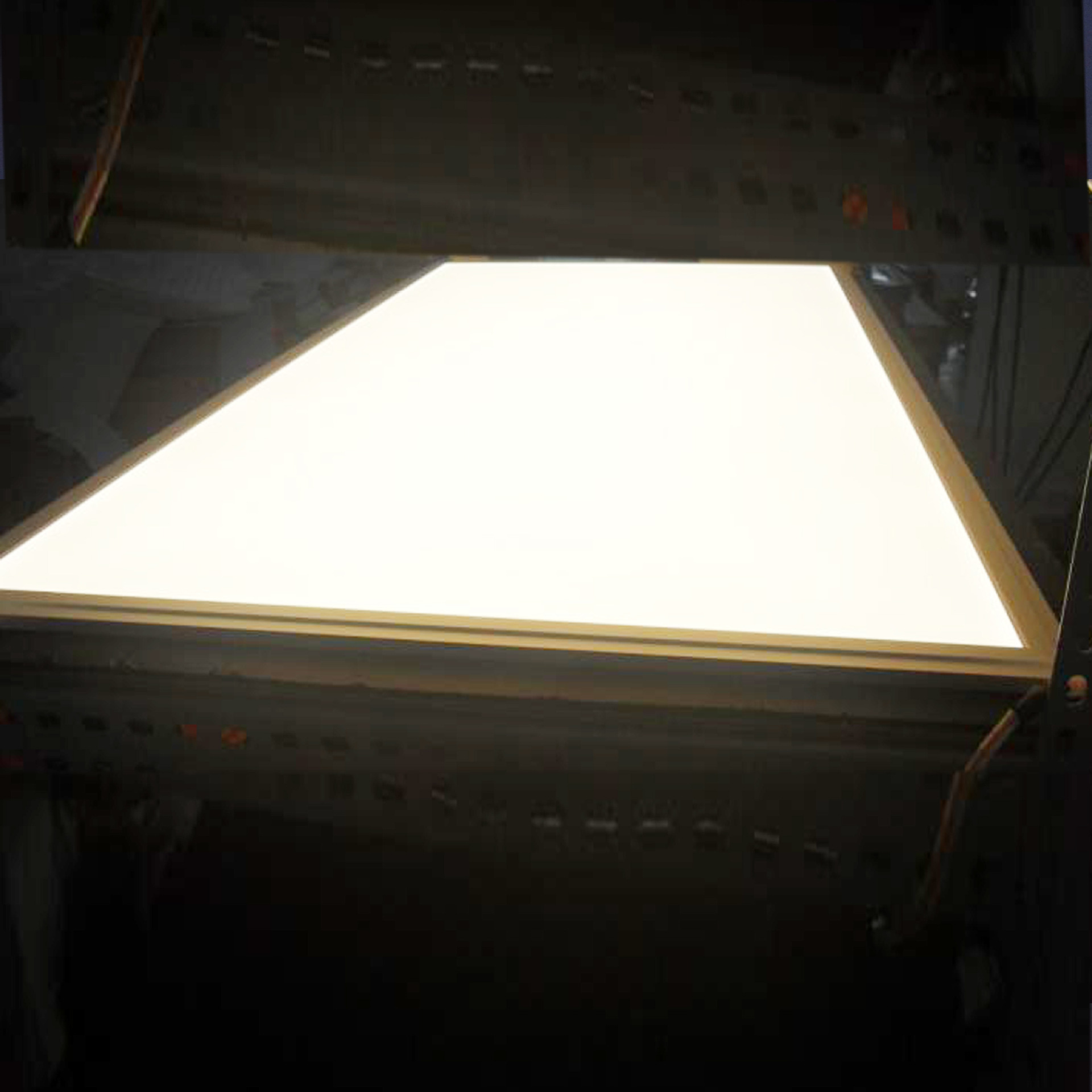 亚克力导光板激光打点加工 电子拷贝台发光导光板加工 发光均匀