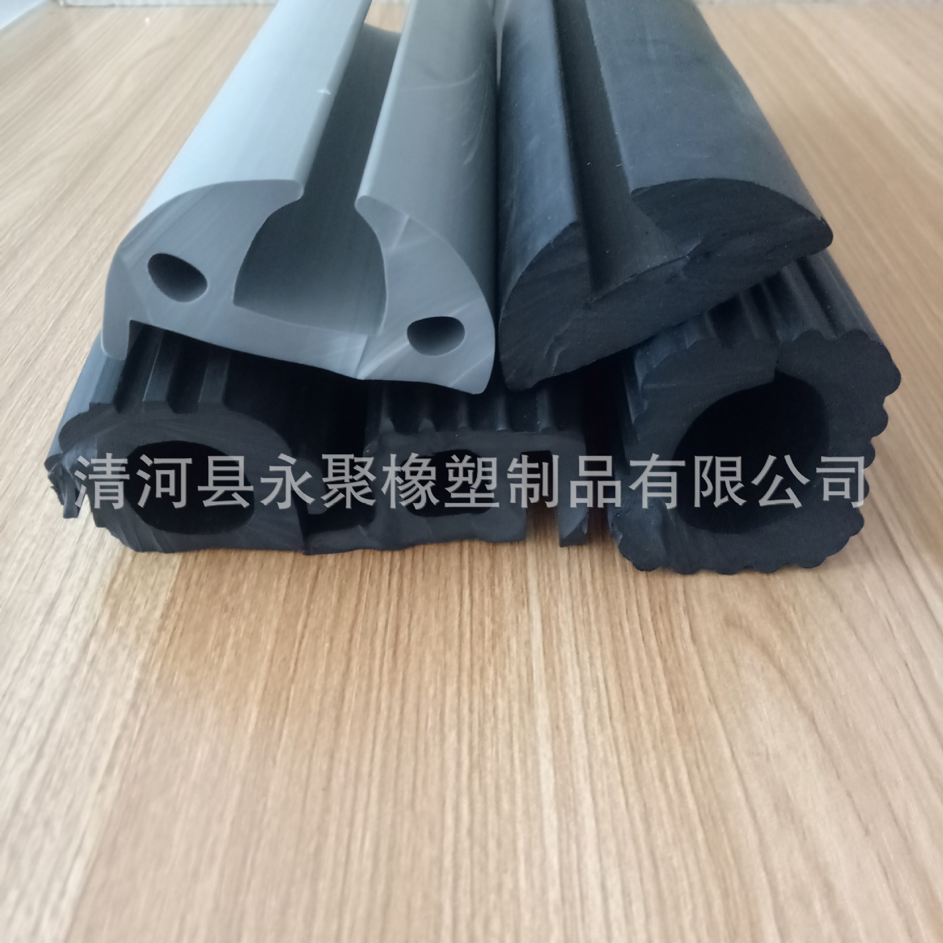 供应各种PVC橡塑儿童碰碰车密封条 游乐场儿童专用车防撞胶条