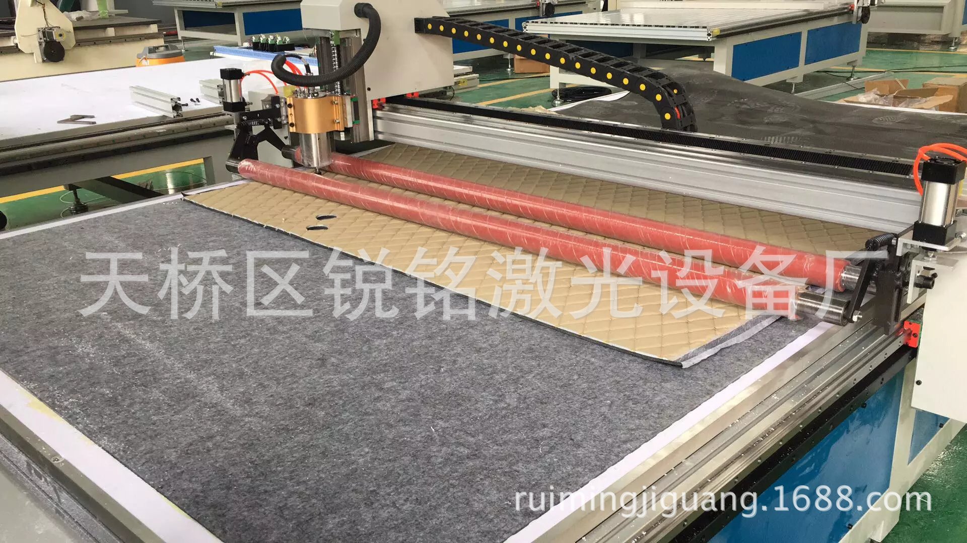 新型全包围大包围专用汽车脚垫切割机 激光旋转刀切割机