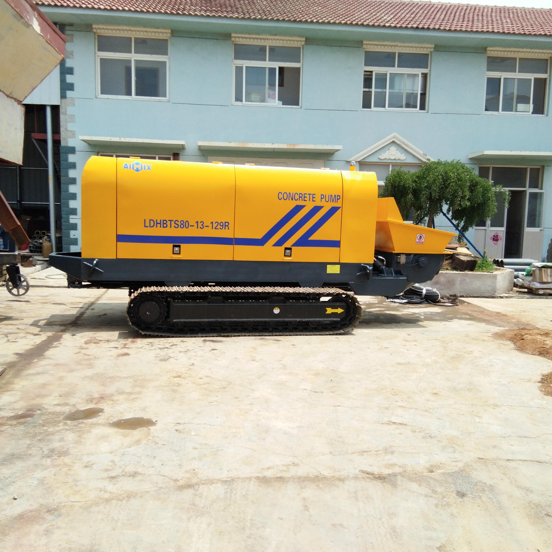 履带式自行走地泵，沙漠用的柴油机地泵，沼泽用的混凝土输送泵