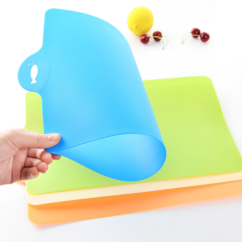 Tablero de corte colgante de corte de verduras cocina flexible tabla de cortar de plástico creativo fino plástico suave sin fábrica