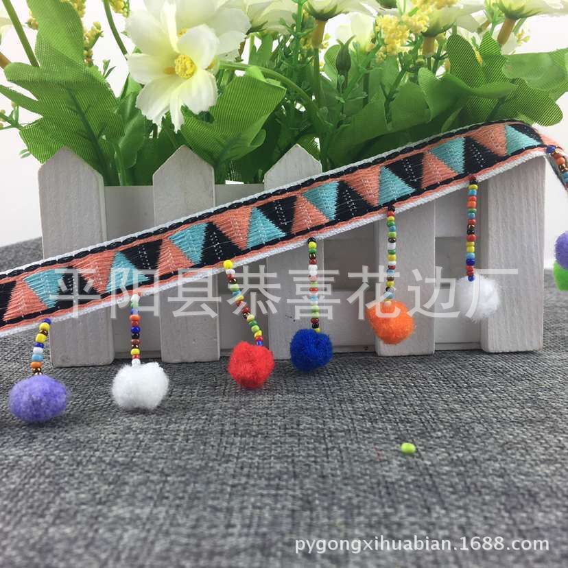 民族带手工吊球
