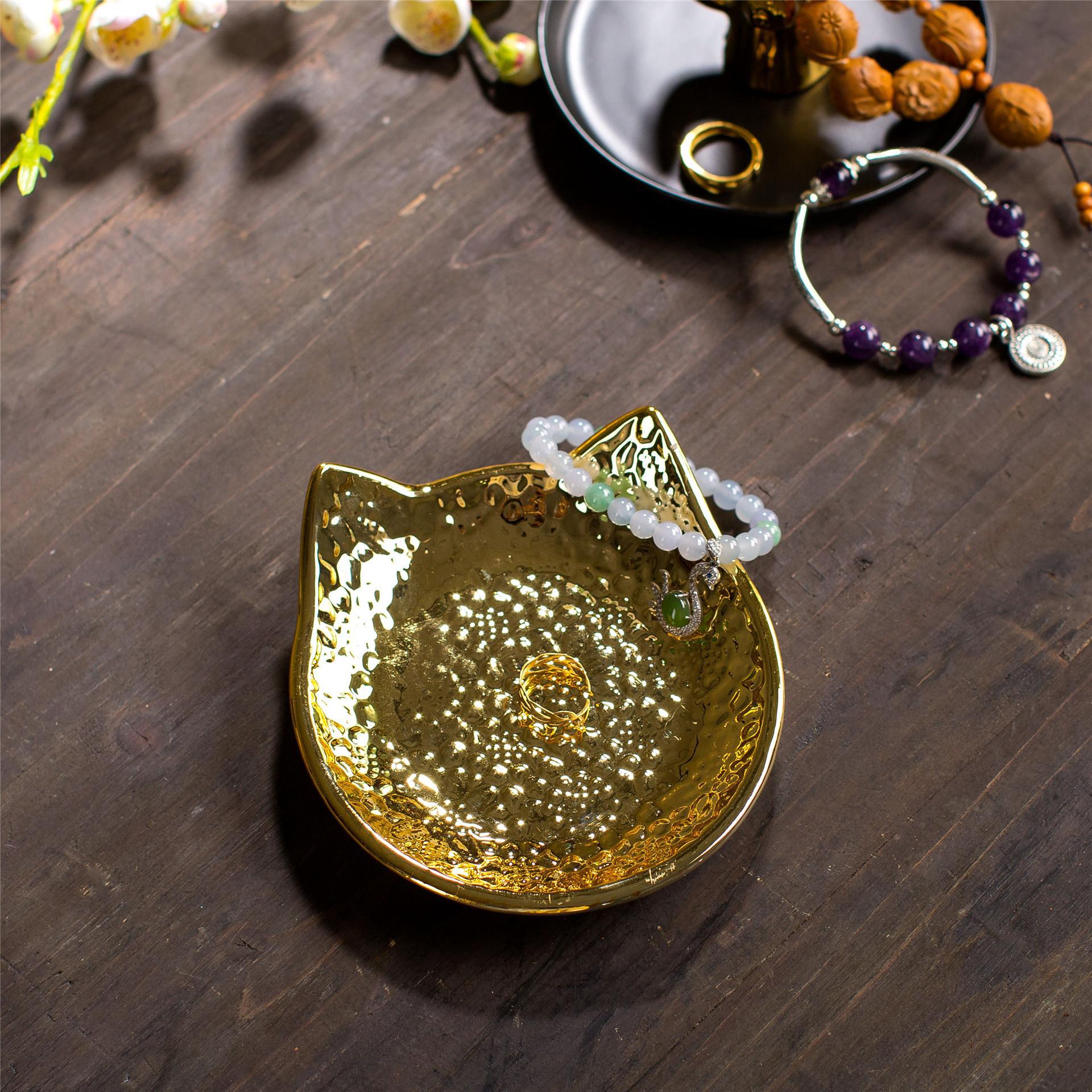 Golden Cat Disc Ceramic dish Jewelry tray Storage tray ZAKKA A plate Home Decoration