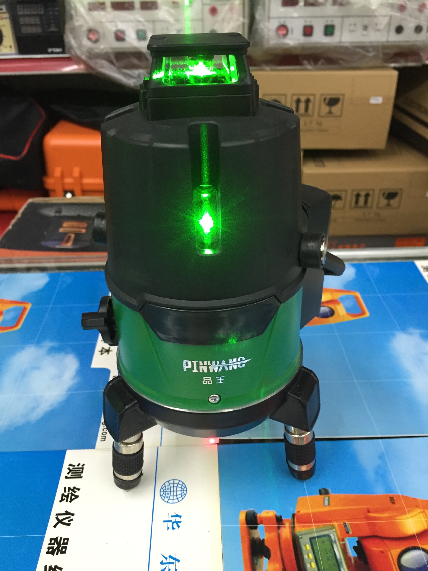 品王绿光八线激光水平仪 锂电直充 室内外通用 超范围闪亮