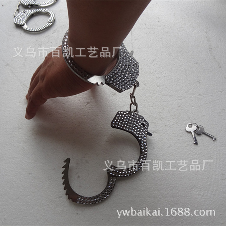 新奇特礼品 情人节玩具毛绒手扣 时尚金属礼物/夫妻同心链锁批发-阿里巴巴