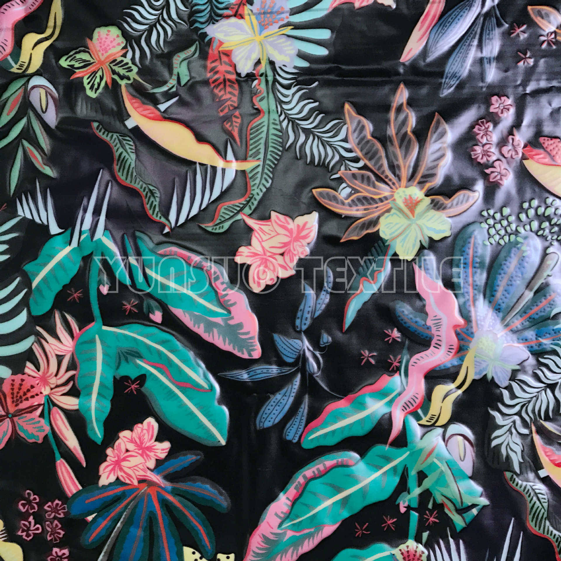 黑底大花 聚氨酯面料 时尚雨衣 欧洲环保