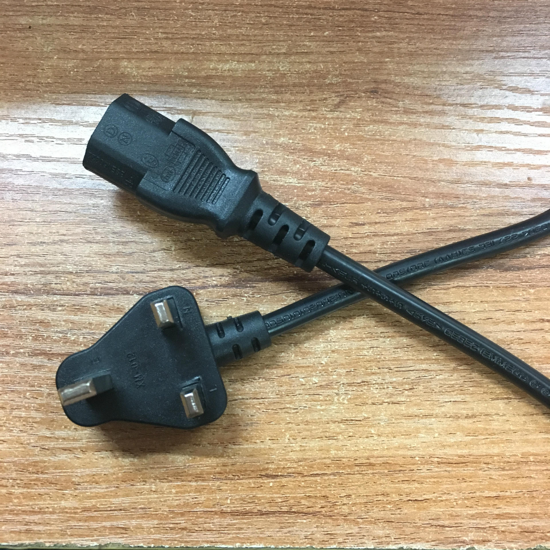 厂家供应1.5米小英式英规电源插头线 品字尾 英国 香港BS电源线