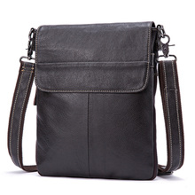 拒绝穿搭单调：用“水钻高跟+黑挎包”加细节