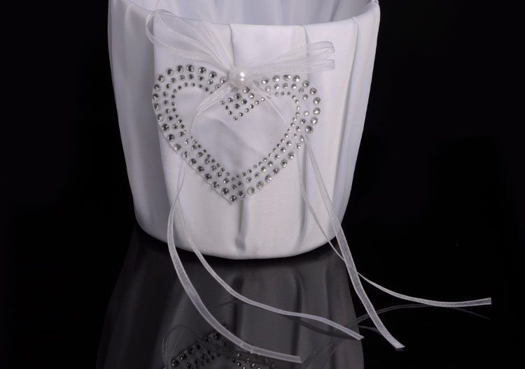 Wedding product manufacturer directly supplies Western-style wedding supplies set, wedding three-piece set, ring pillow, feather sign-in pen, sign-in book wholesale detail image 9