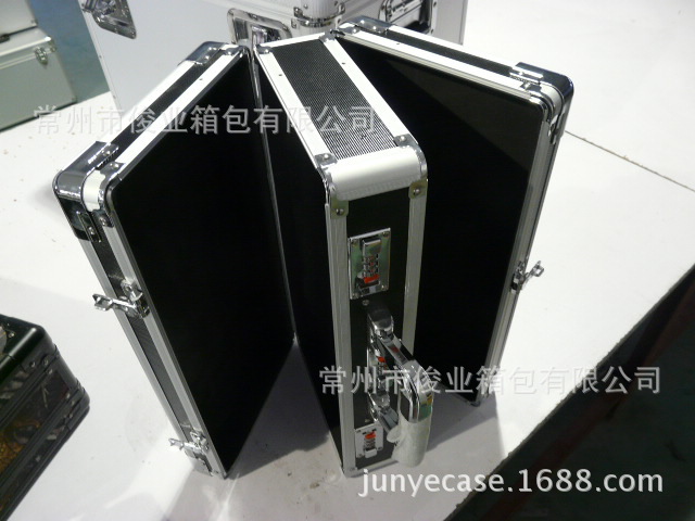 供应全黑铝箱，仪器箱，双开箱