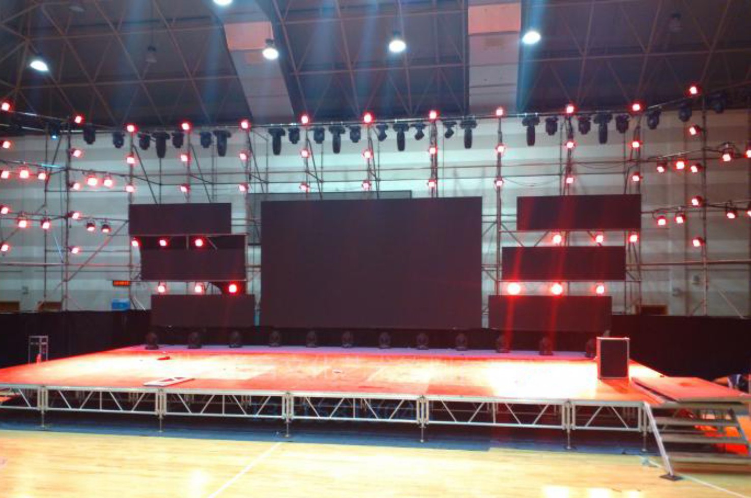 无锡LED屏租赁活动策划|活动执行|模特礼仪|物料|舞台灯光音响|ms