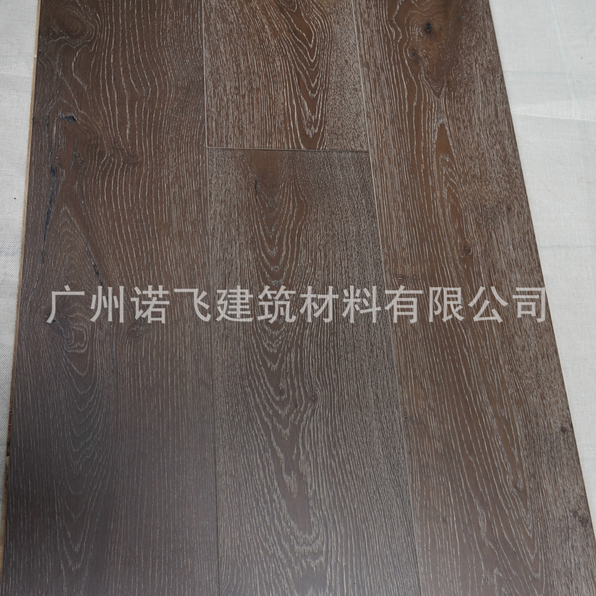 出口多层实木橡木木地板15mm 欧橡多层/三层实木地板烟熏拉丝耐磨