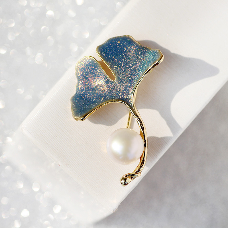 Italian Enamel Painted Ginkgo Leaf Brooch Fashion Freshwater Pearl Accessories display picture 4