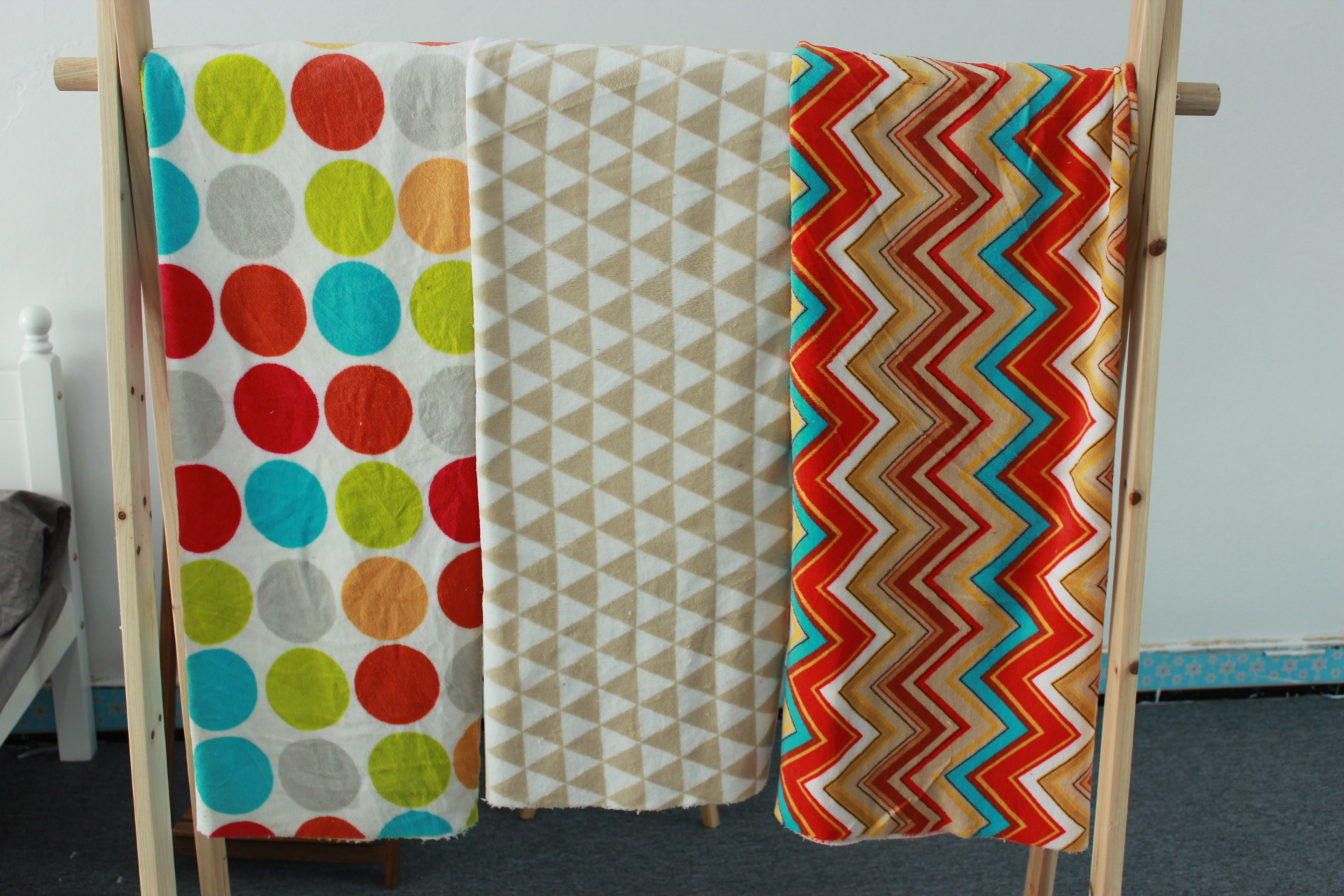 厂家供应印花珊瑚绒双面珊瑚绒面料印花双面珊瑚绒珊瑚绒绒布