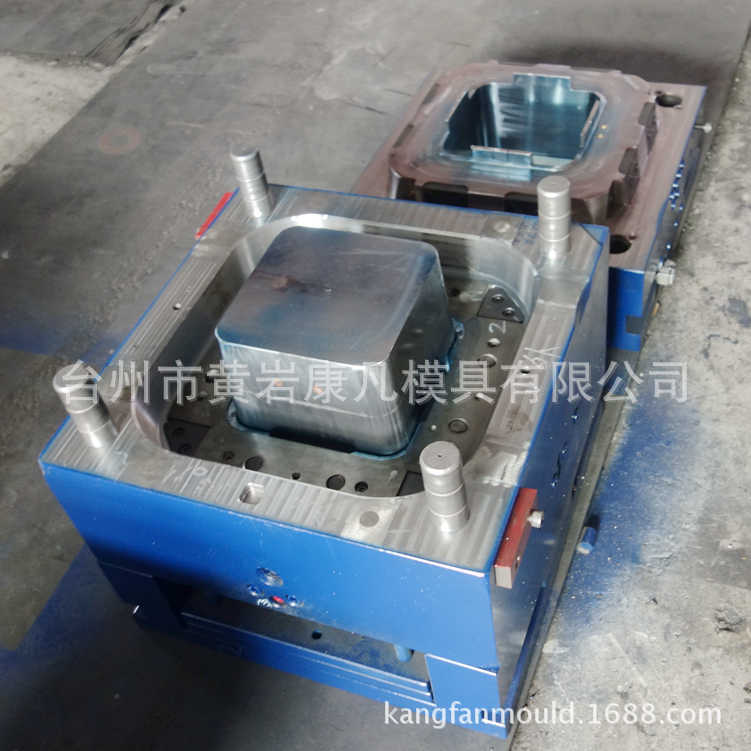 浙江台州模具公司，豆瓣酱塑料包装桶模具价格表