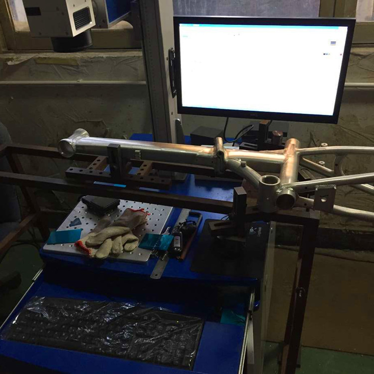 自行车架编码激光刻字机  LOGO图案激光打标机 打深度刻字激光镭