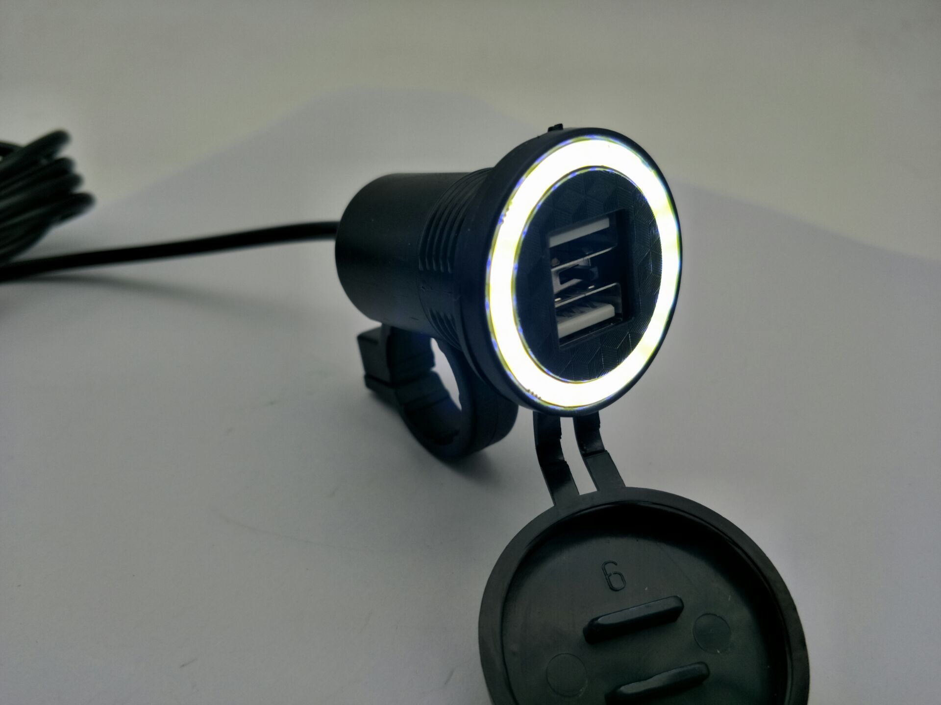 天使眼双USB充电器3.1A  白色LED