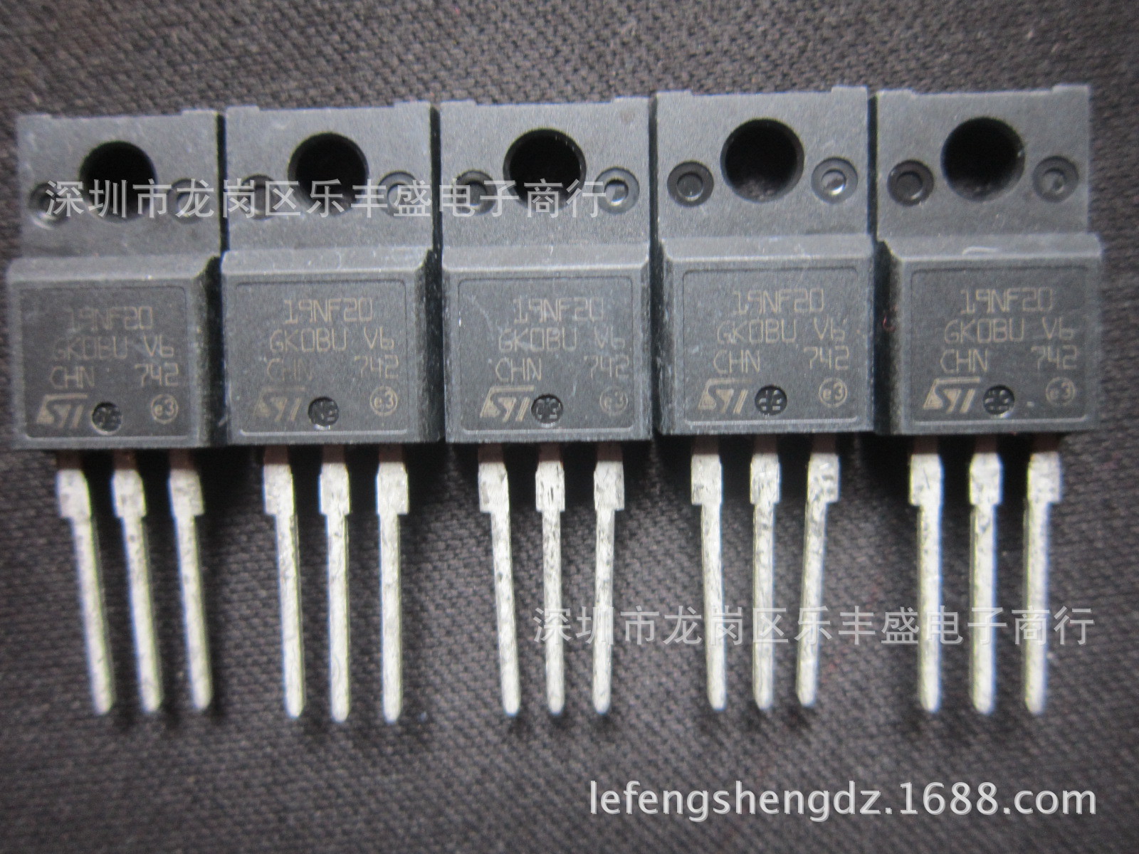 19NF20 STF19NF20 ST TO-220F 15A 200V 功率MOS管